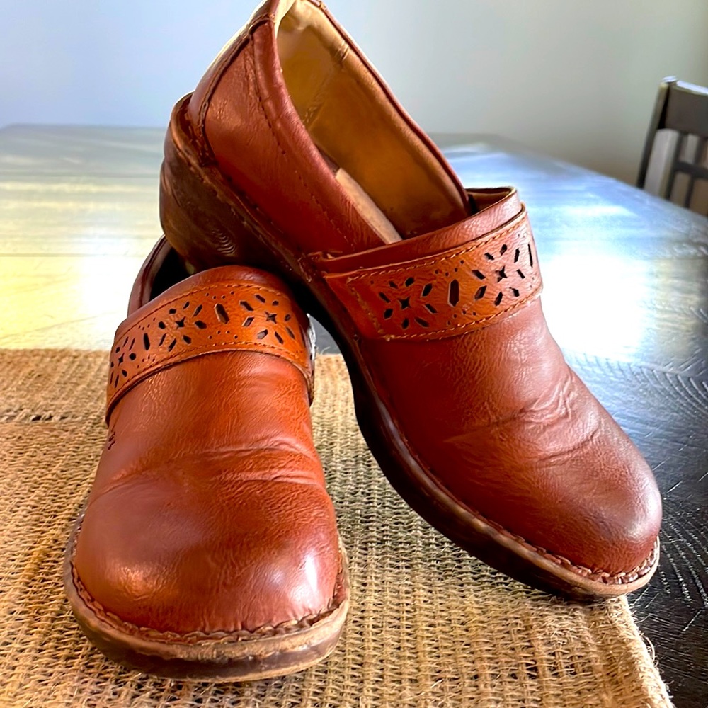 Size 8 b.o.c leather clogs